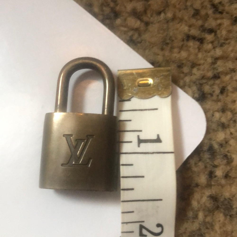 Louis Vuitton Brass Lock # 323 (no key) - Picture 4 of 4